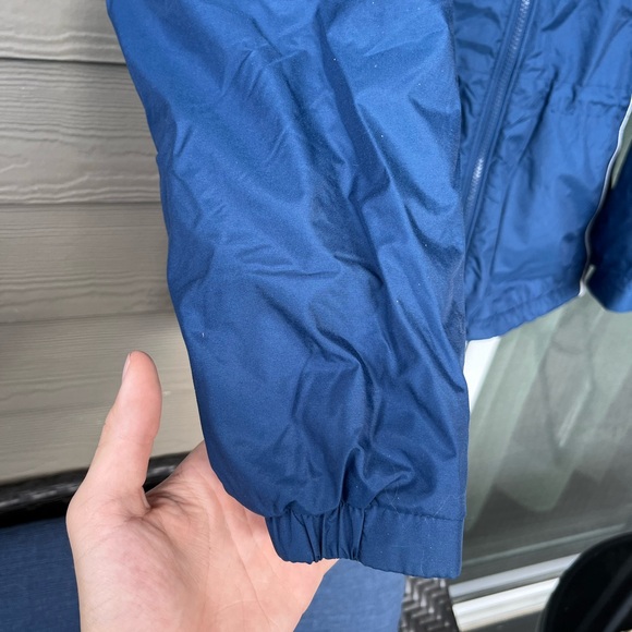 Columbia blue and white puffer jacket - Picture 6 of 8